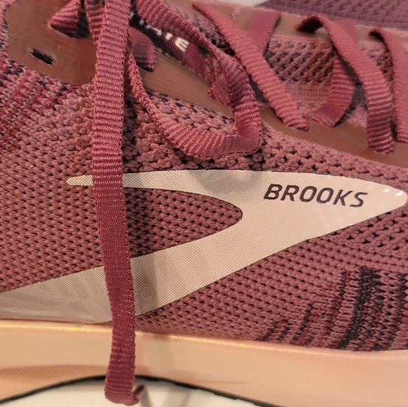 Brooks Levitate 4 Road Running Sneakers Size 8 Maroon / Pink - Picture 13 of 16